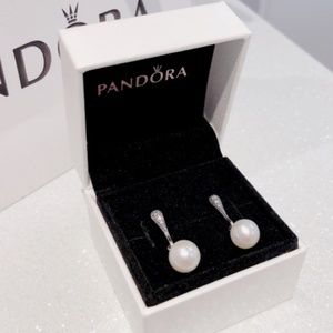 Pandora elgant beauty white pearl 290733P